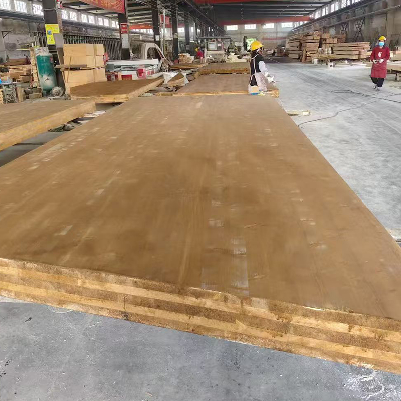 Lucfenyő ipari CLT panelek Lucfenyő ipari CLT panelek